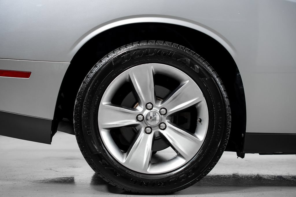 Used 2016 Dodge Challenger SXT RWD image 7
