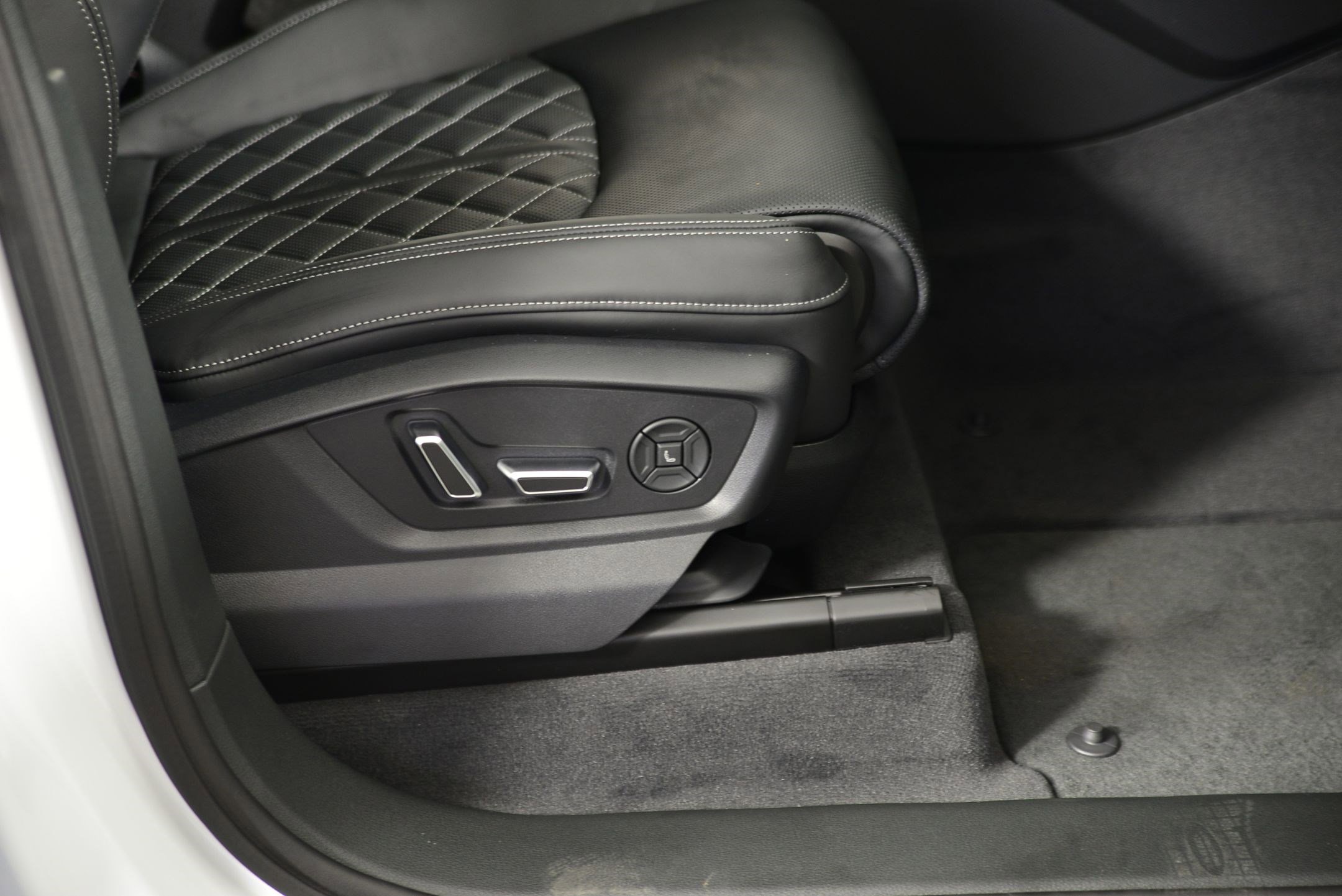 New 2026 Audi SQ7 Prestige image 10