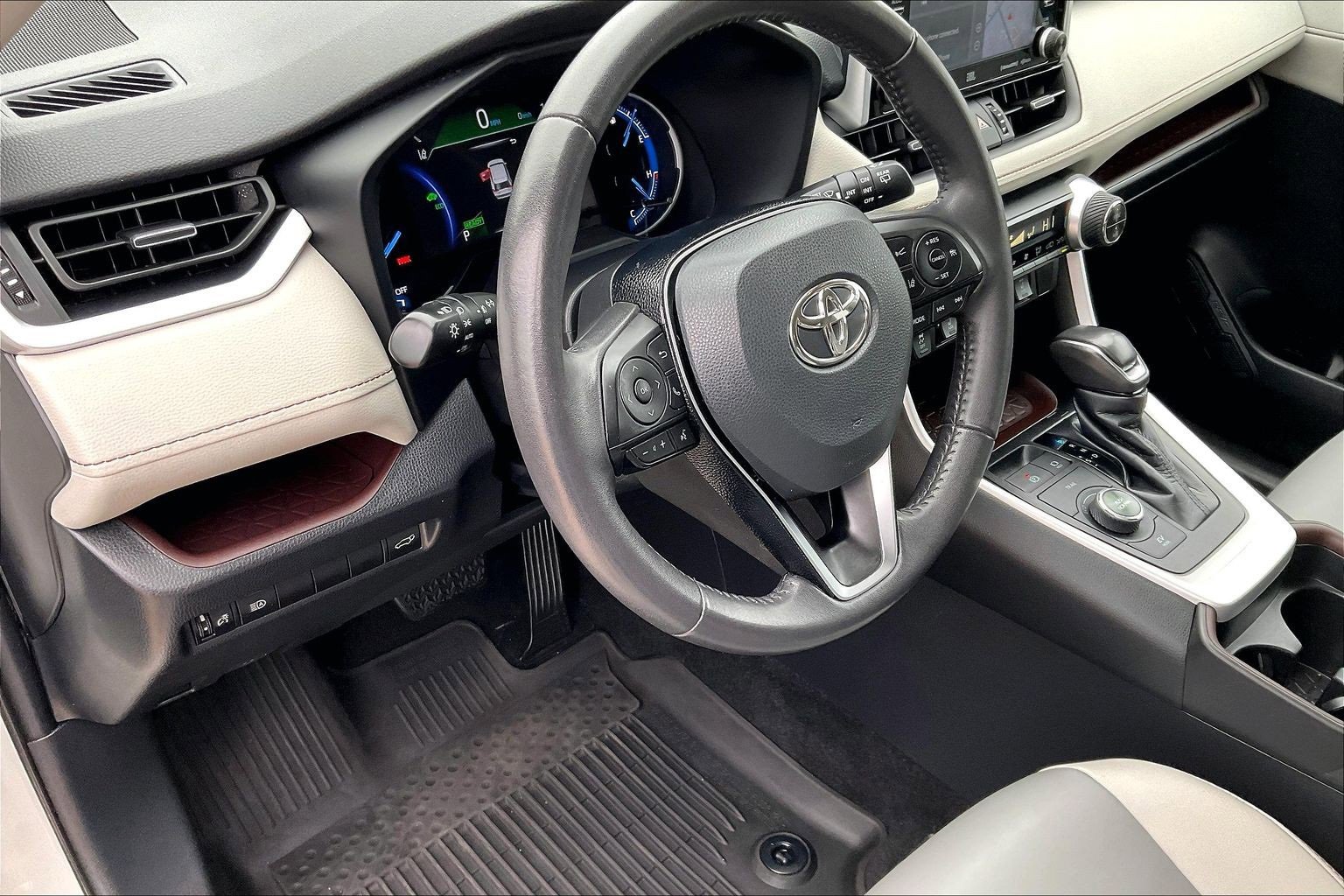 Used 2021 Toyota RAV4 Limited image 14