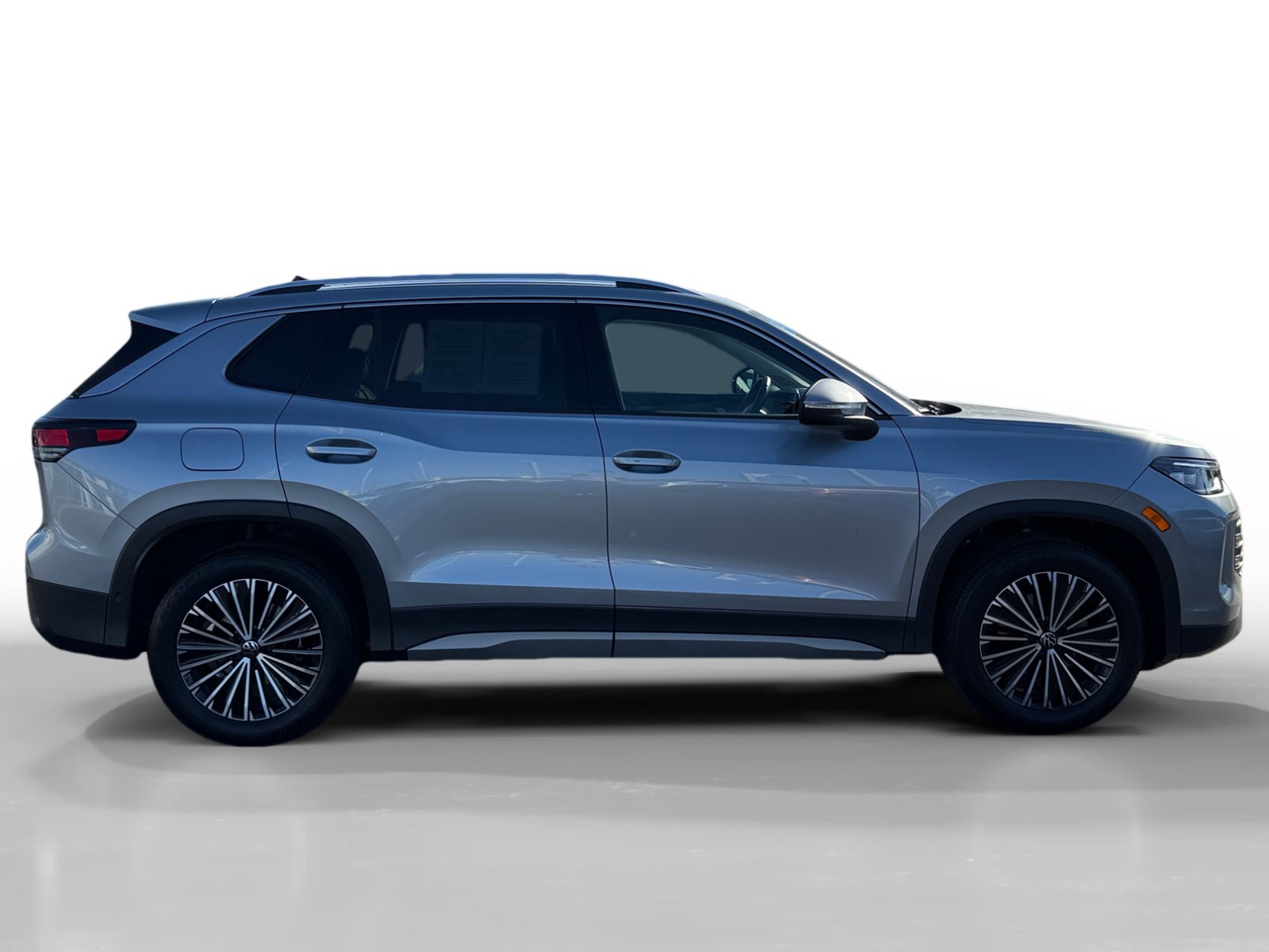 Certified 2025 Volkswagen Tiguan S FWD image 6