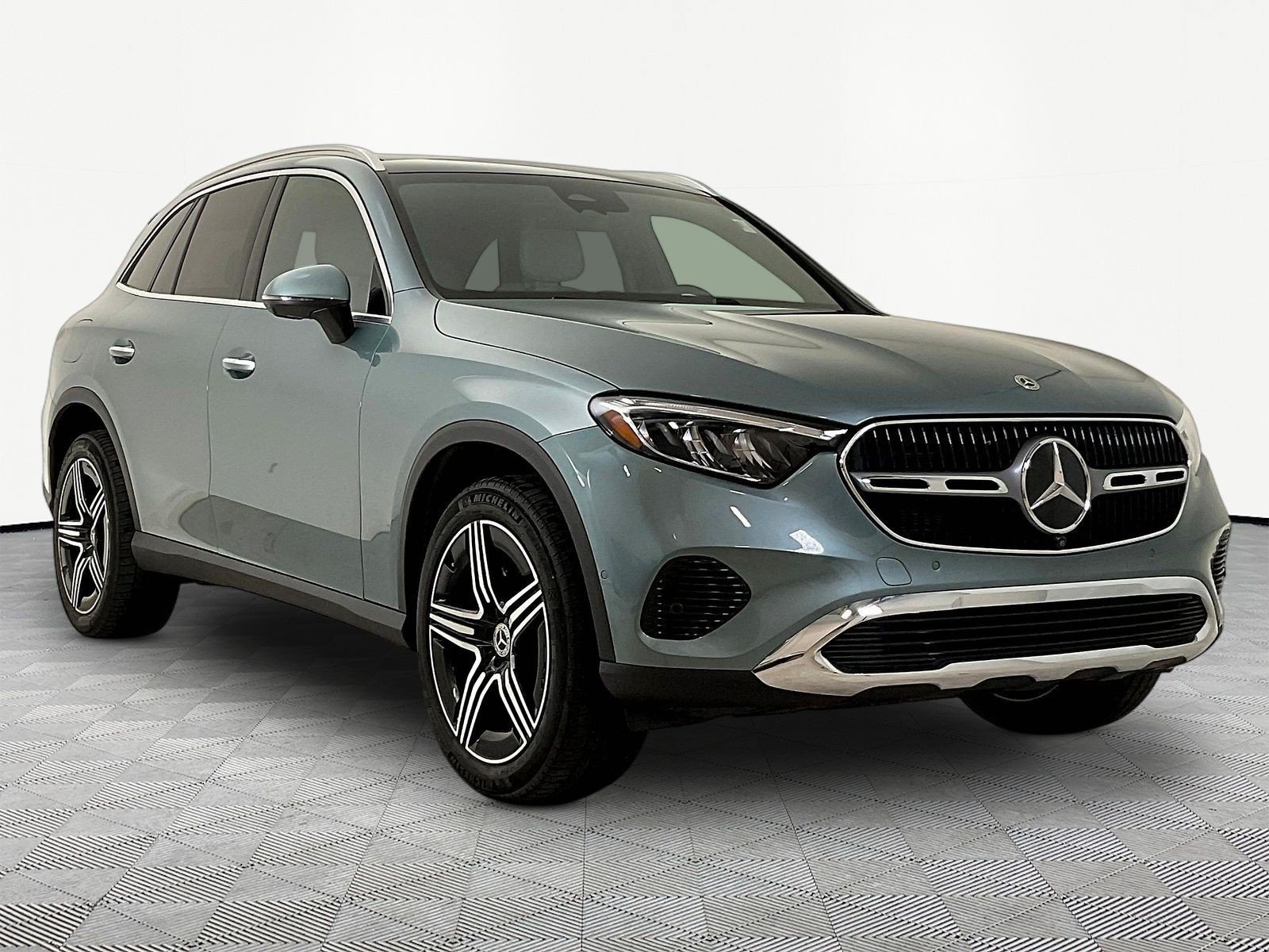 Used 2026 Mercedes-Benz GLC 300 4MATIC image 3