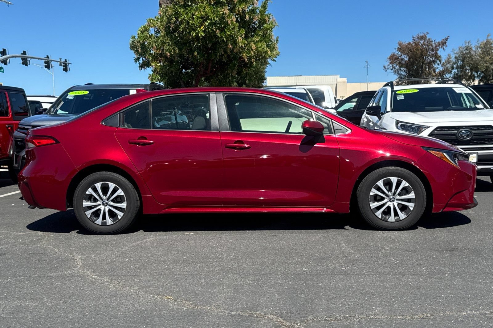 Used 2022 Toyota Corolla LE FWD image 4