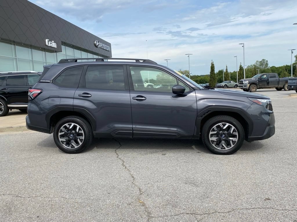 Used 2025 Subaru Forester Premium AWD/4WD image 9