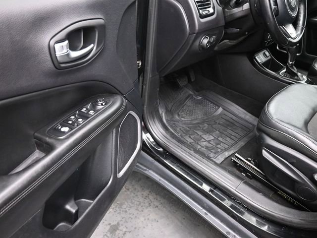 Used 2018 Jeep Compass Latitude FWD image 14