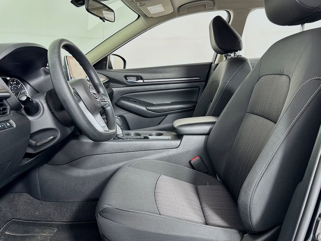 Used 2025 Nissan Altima 2.5 SV image 11