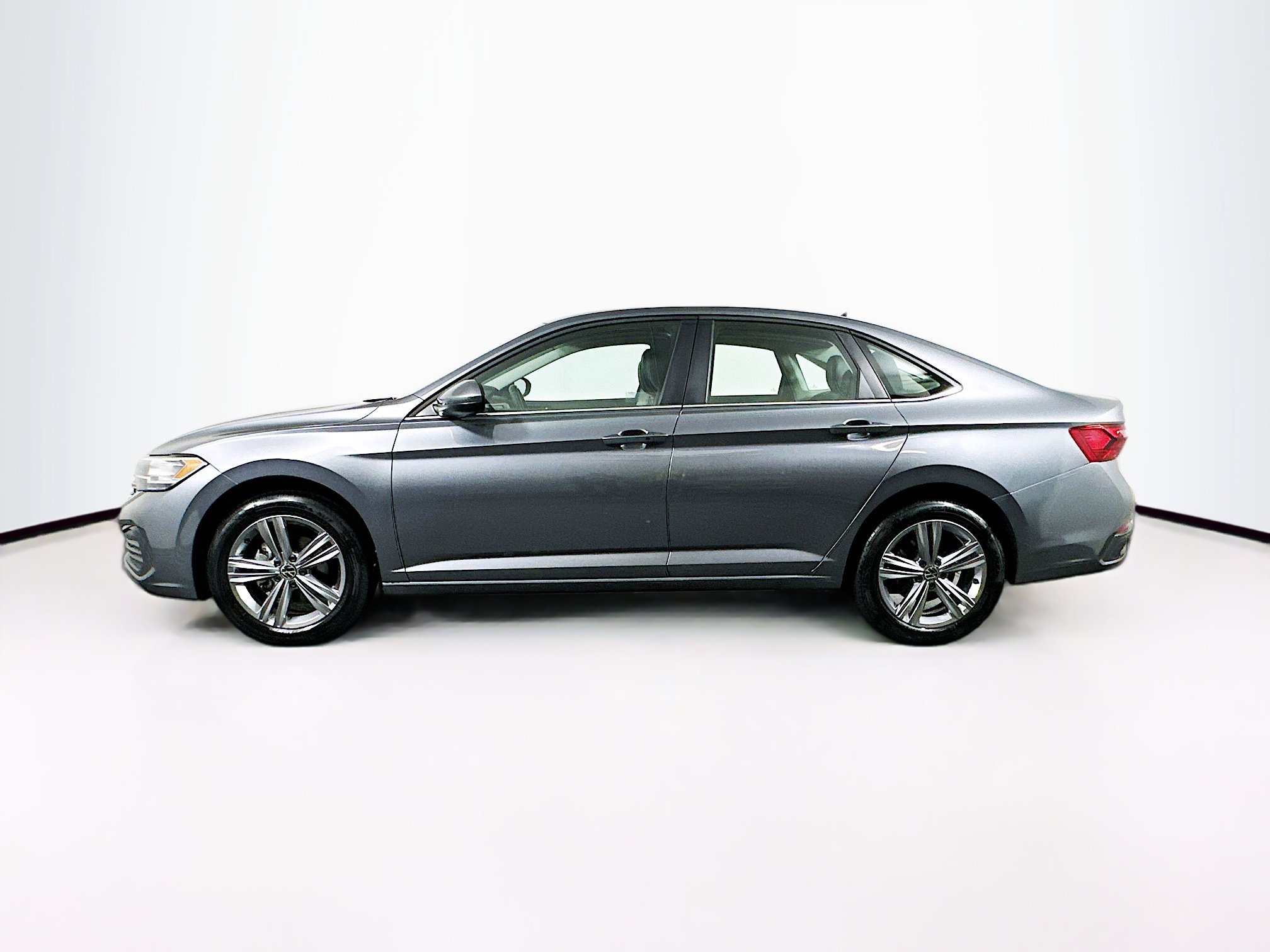 Used 2024 Volkswagen Jetta SE image 4
