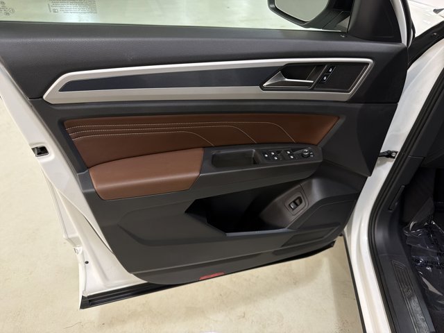 Certified 2023 Volkswagen Atlas SEL R-Line AWD/4WD image 18