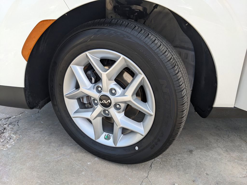 Certified 2025 Kia Soul LX image 38