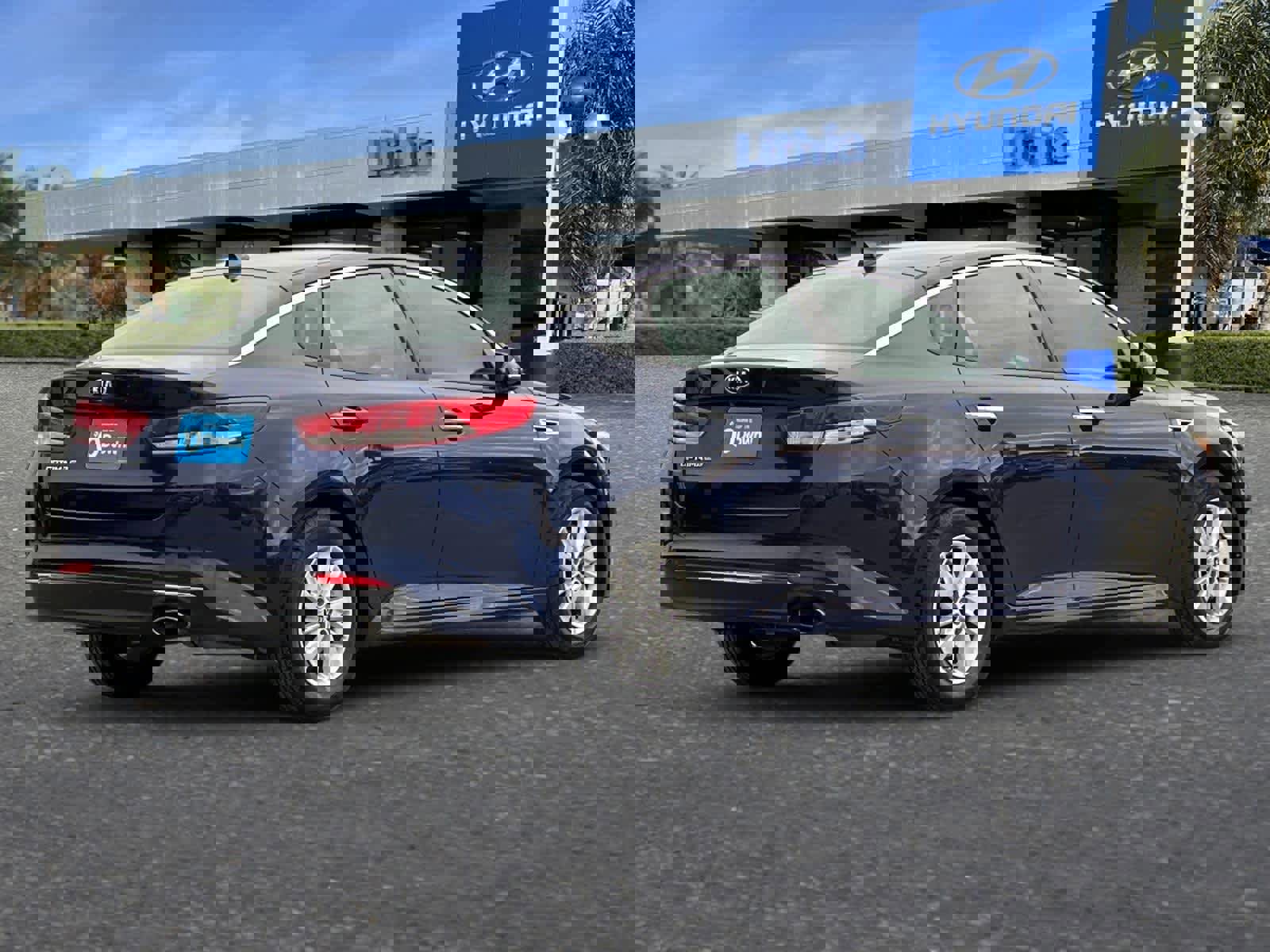 Used 2018 Kia Optima LX image 2