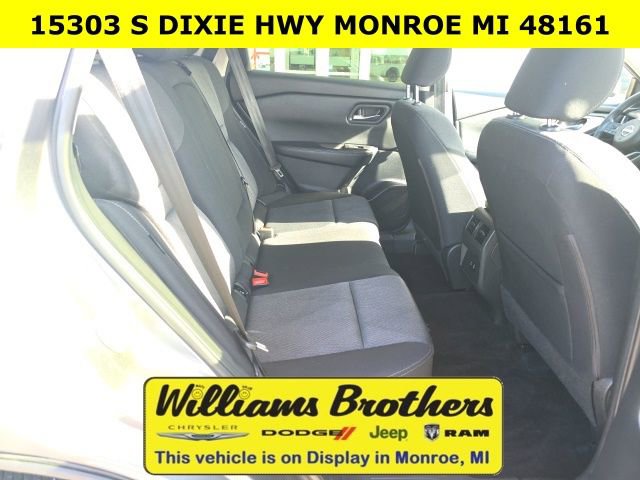 Used 2024 Nissan Rogue SV image 27