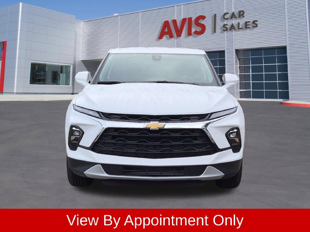 Used 2025 Chevrolet Blazer LT FWD image 2