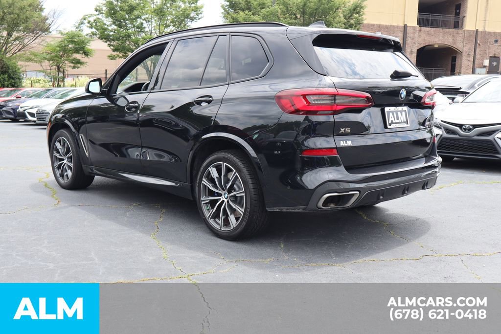 Used 2022 BMW X5 M50i image 9
