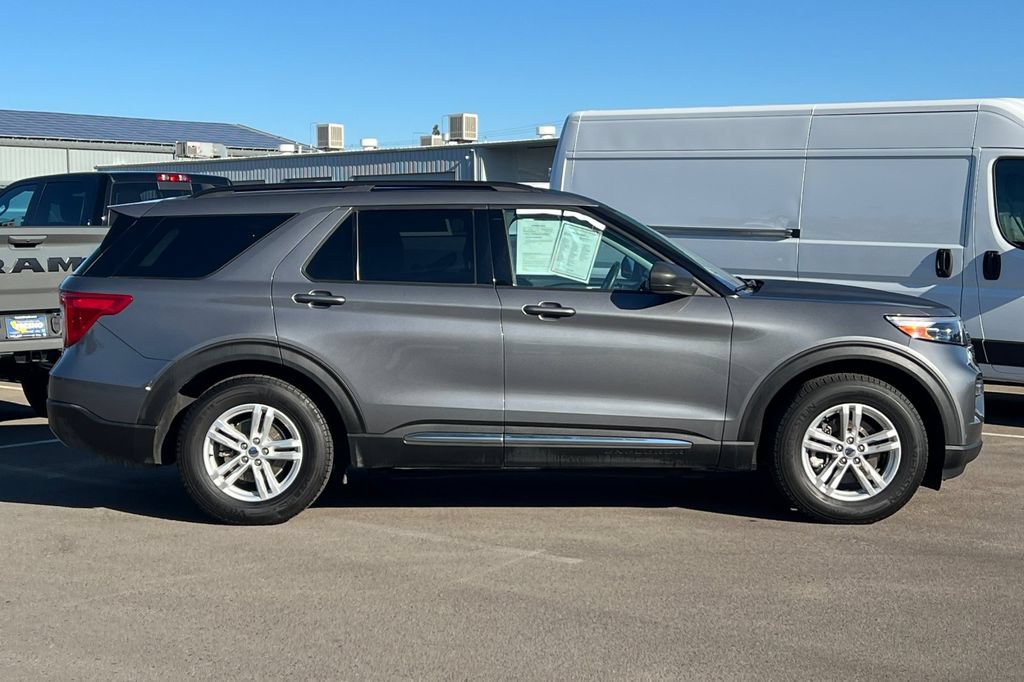 Used 2022 Ford Explorer XLT w/ Equipment Group 202A RWD image 3