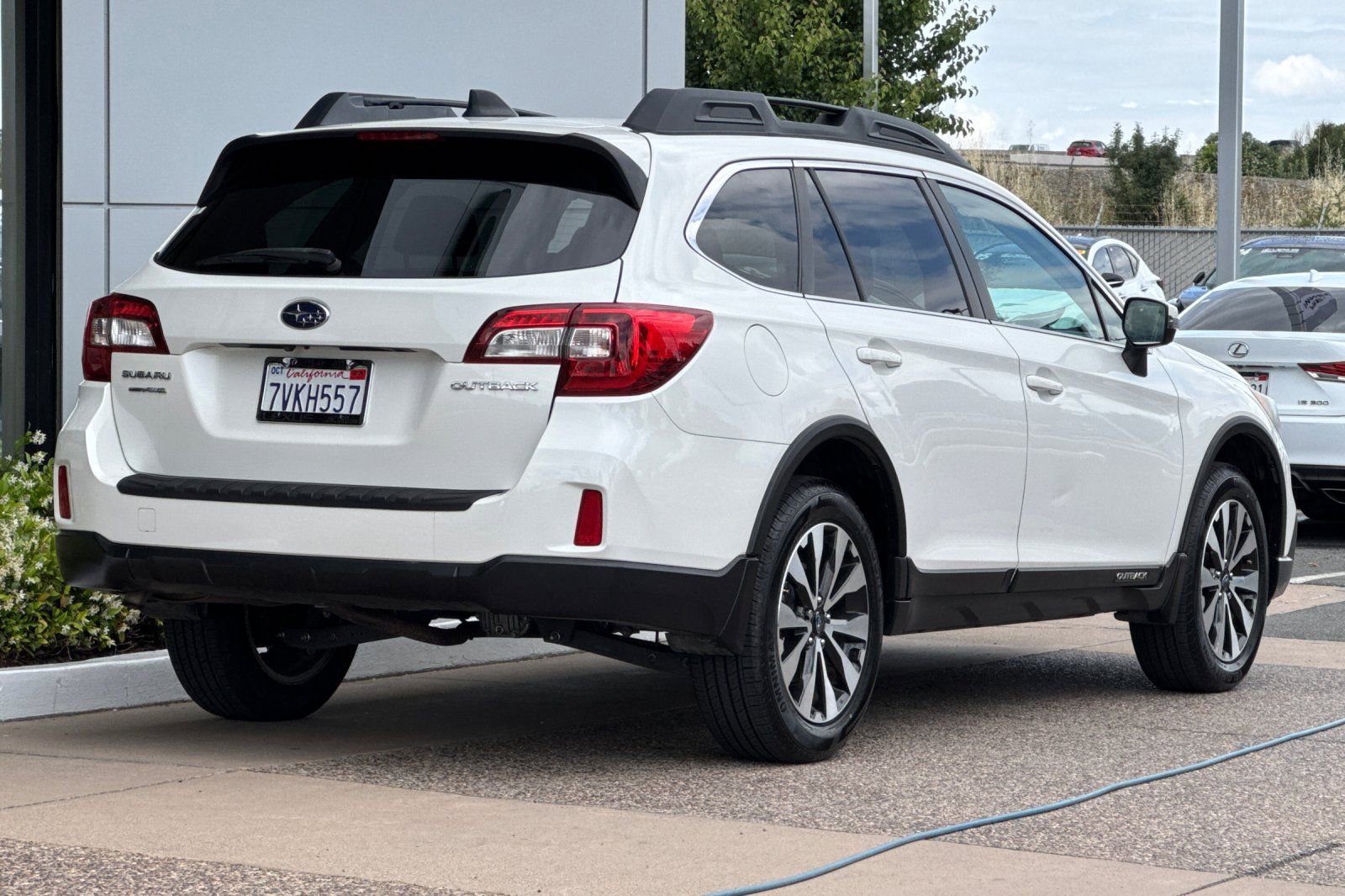 Used 2016 Subaru Outback 2.5i Limited AWD/4WD image 4