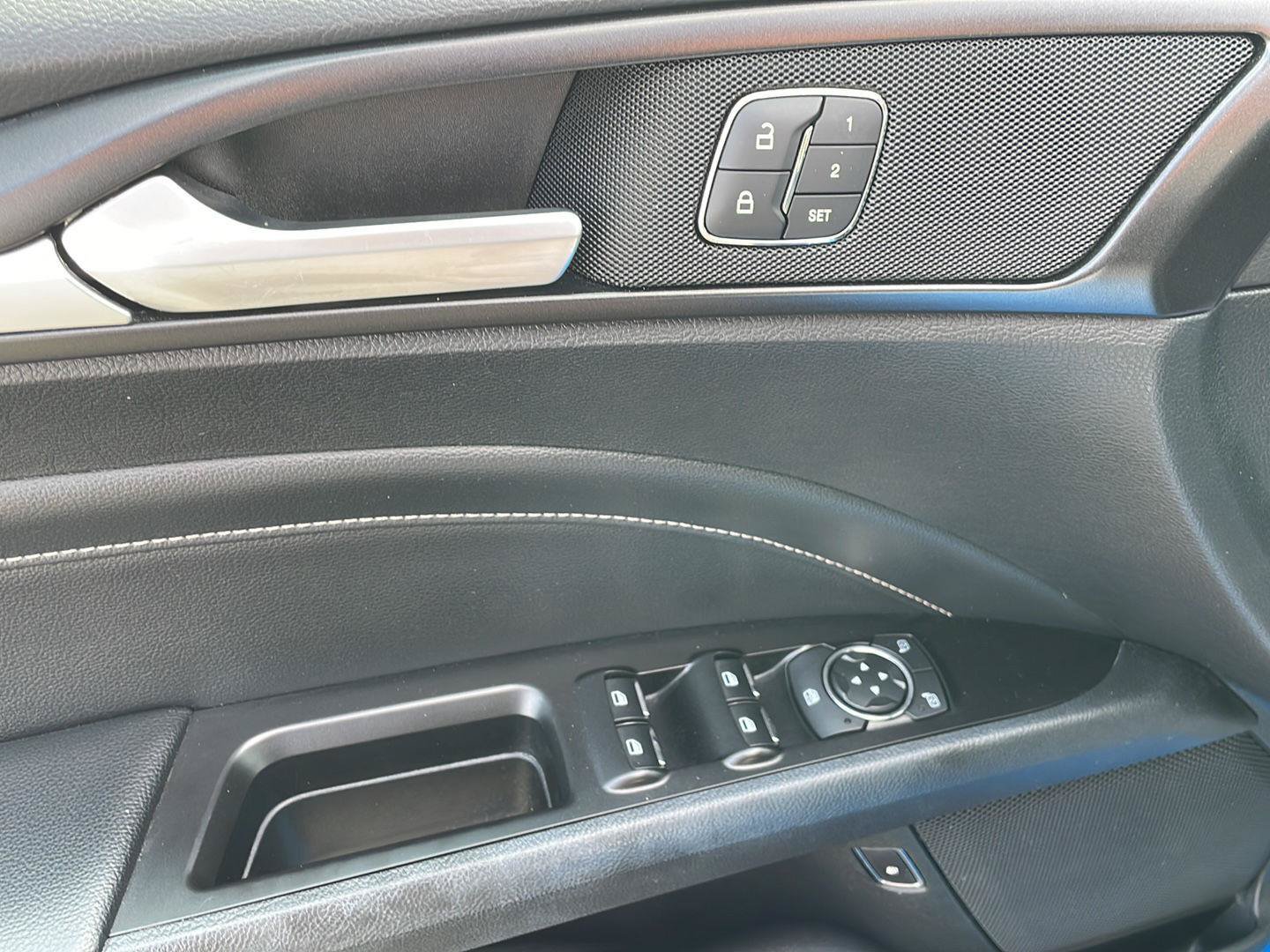 Used 2019 Ford Fusion Titanium FWD image 12