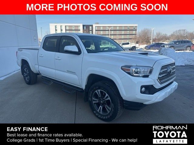 Used 2017 Toyota Tacoma TRD Sport image 3
