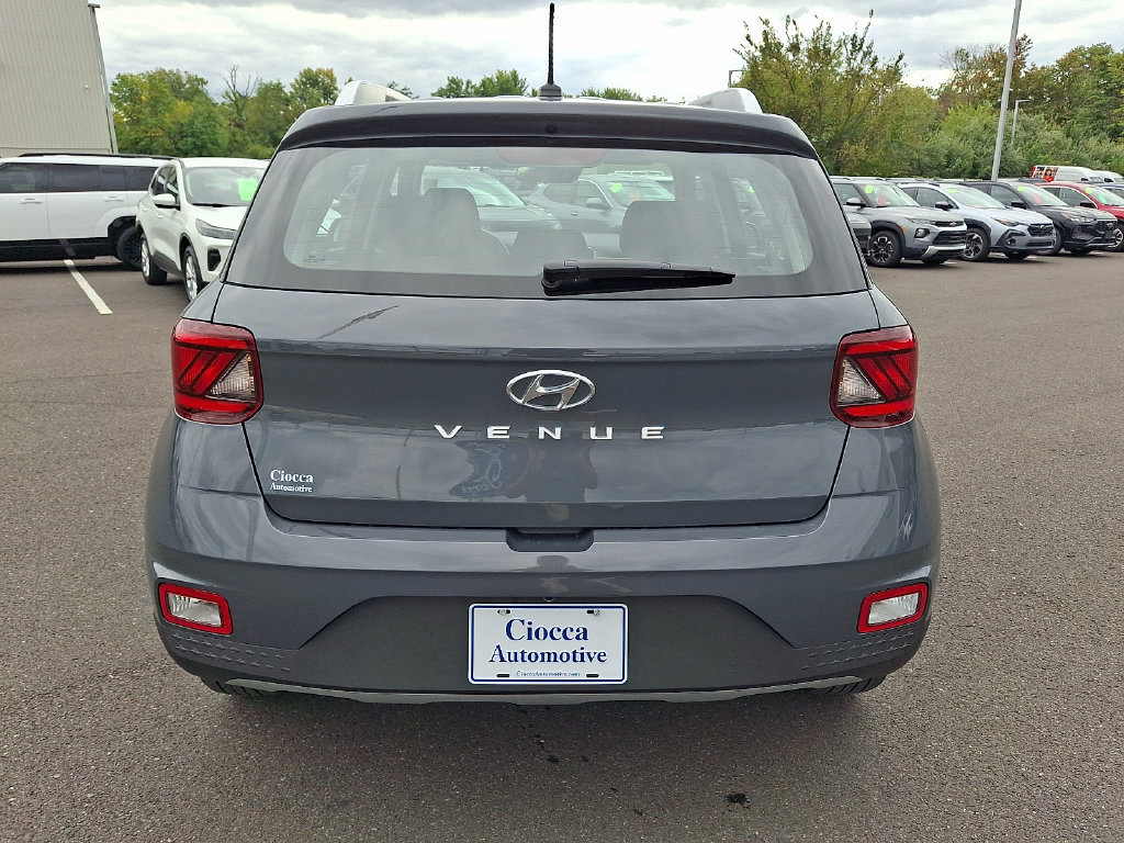 Used 2026 Hyundai Venue SEL FWD image 9