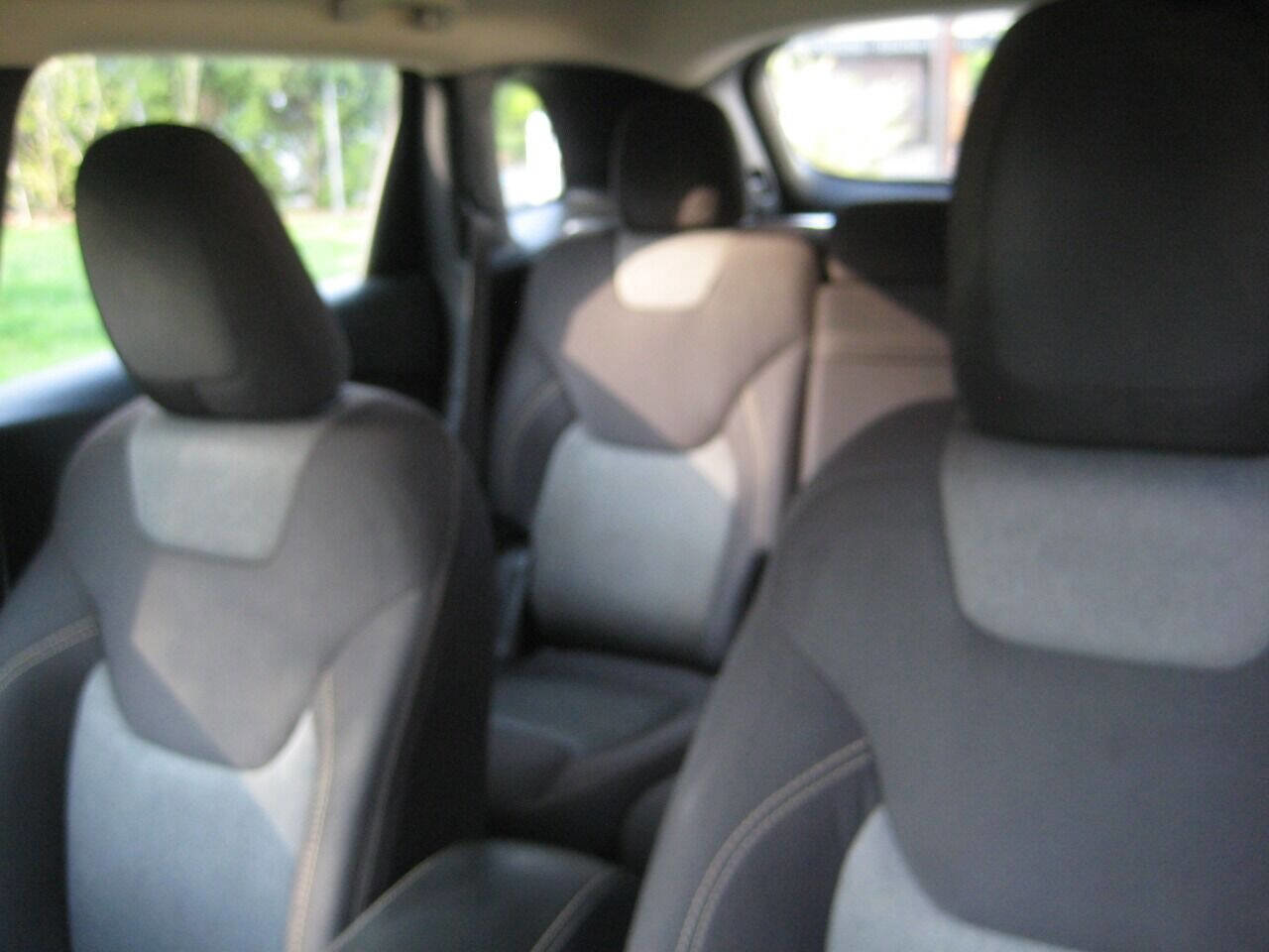 Used 2016 Jeep Cherokee Sport image 11