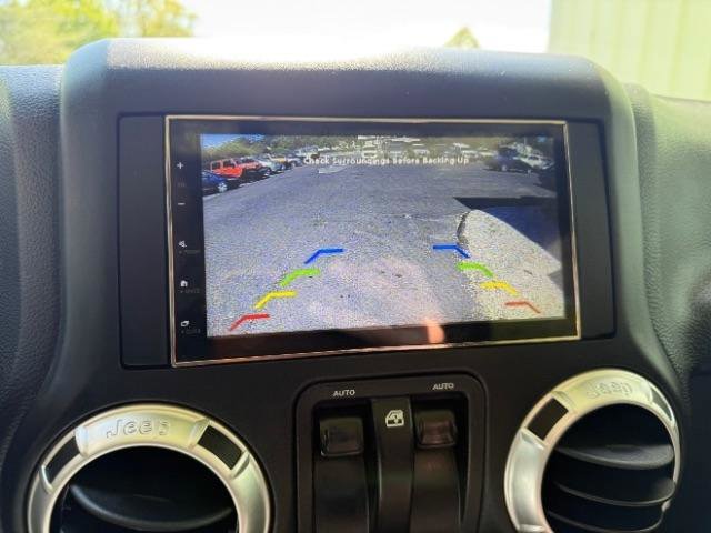 Used 2017 Jeep Wrangler Sahara AWD/4WD image 23