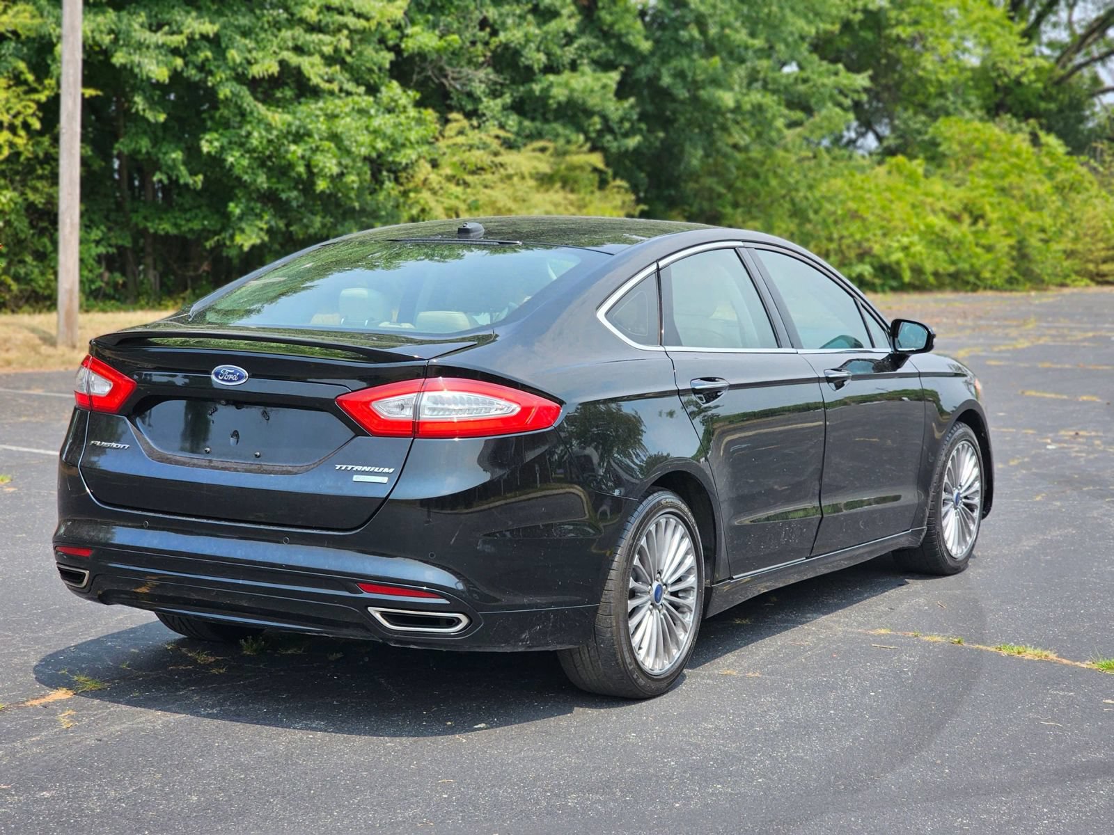 Used 2016 Ford Fusion Titanium FWD image 3