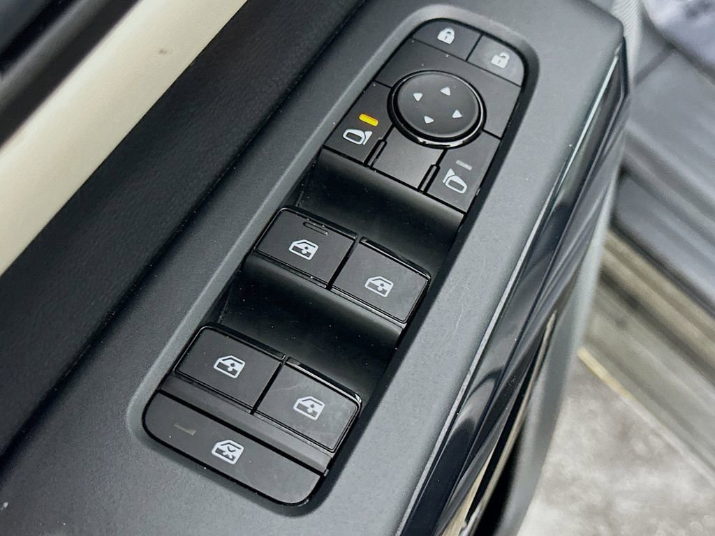Used 2023 Nissan Pathfinder SV w/ Black Appearance Package AWD/4WD image 21