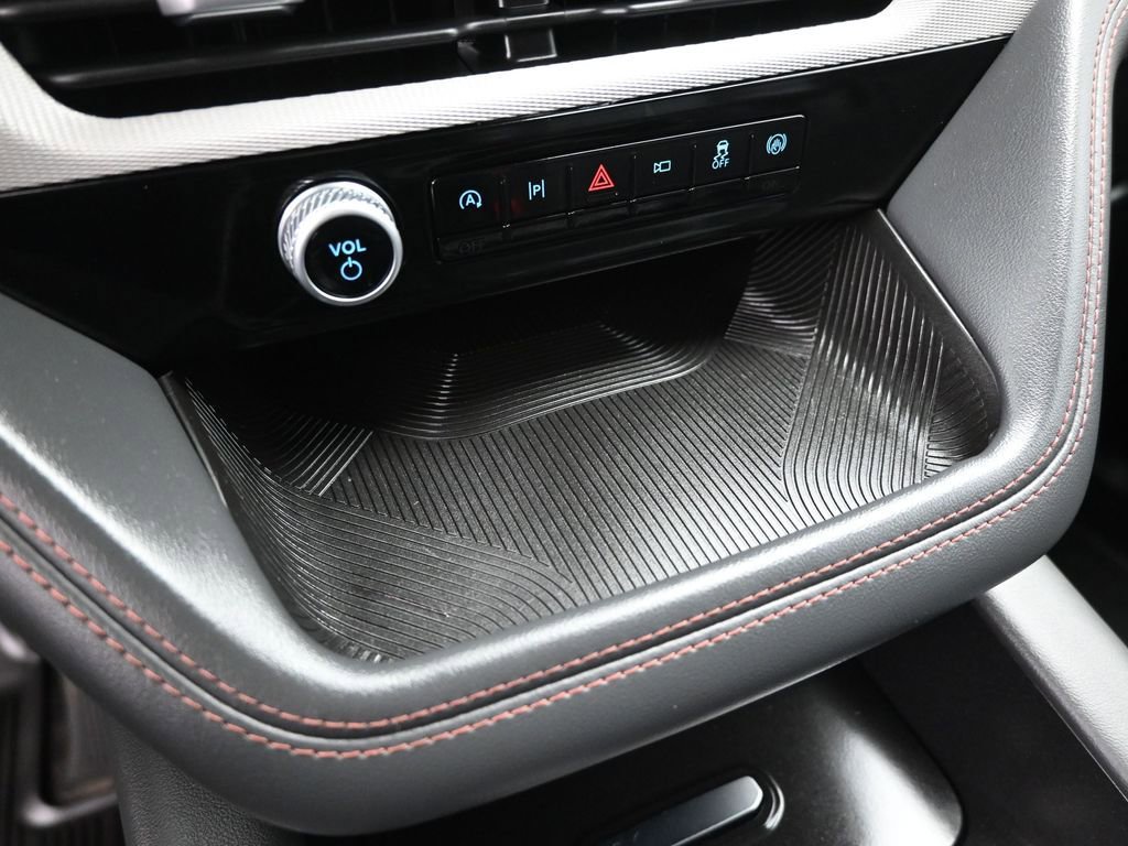 Used 2025 Ford Explorer Active w/ Active Comfort Package image 17