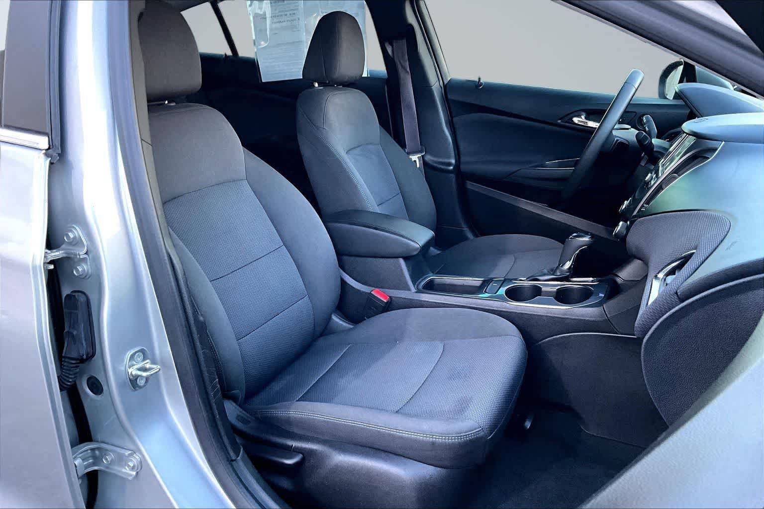Used 2018 Chevrolet Cruze LT FWD image 14