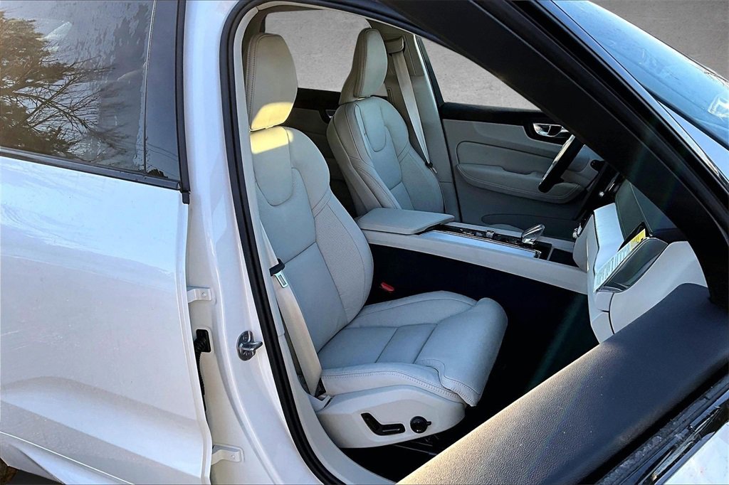 New 2026 Volvo XC60 T8 Ultra w/ Protection Package Premier image 11