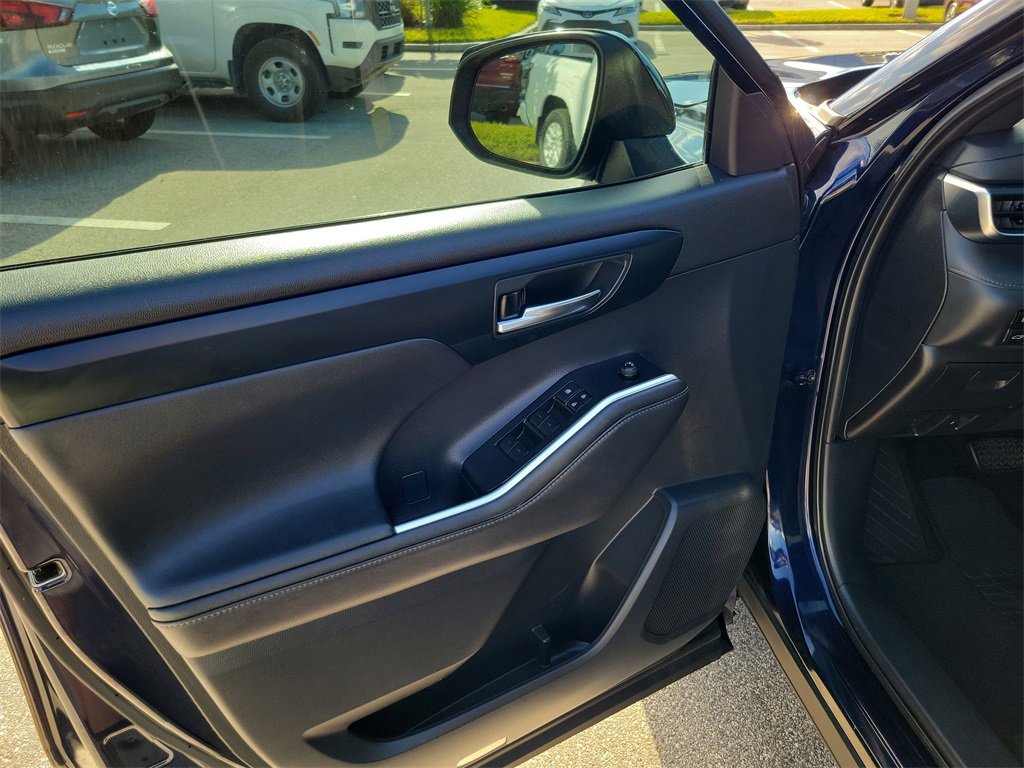 Used 2021 Toyota Highlander XSE image 24