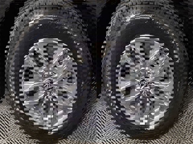 Used 2024 Toyota Sienna XLE image 34