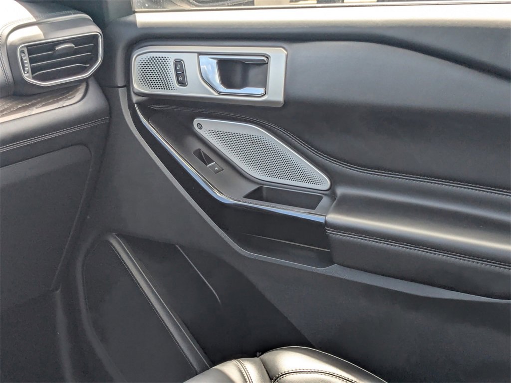 Used 2022 Ford Explorer Platinum w/ Equipment Group 601A image 14