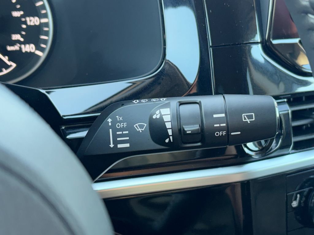 Used 2025 Nissan Pathfinder SV image 16