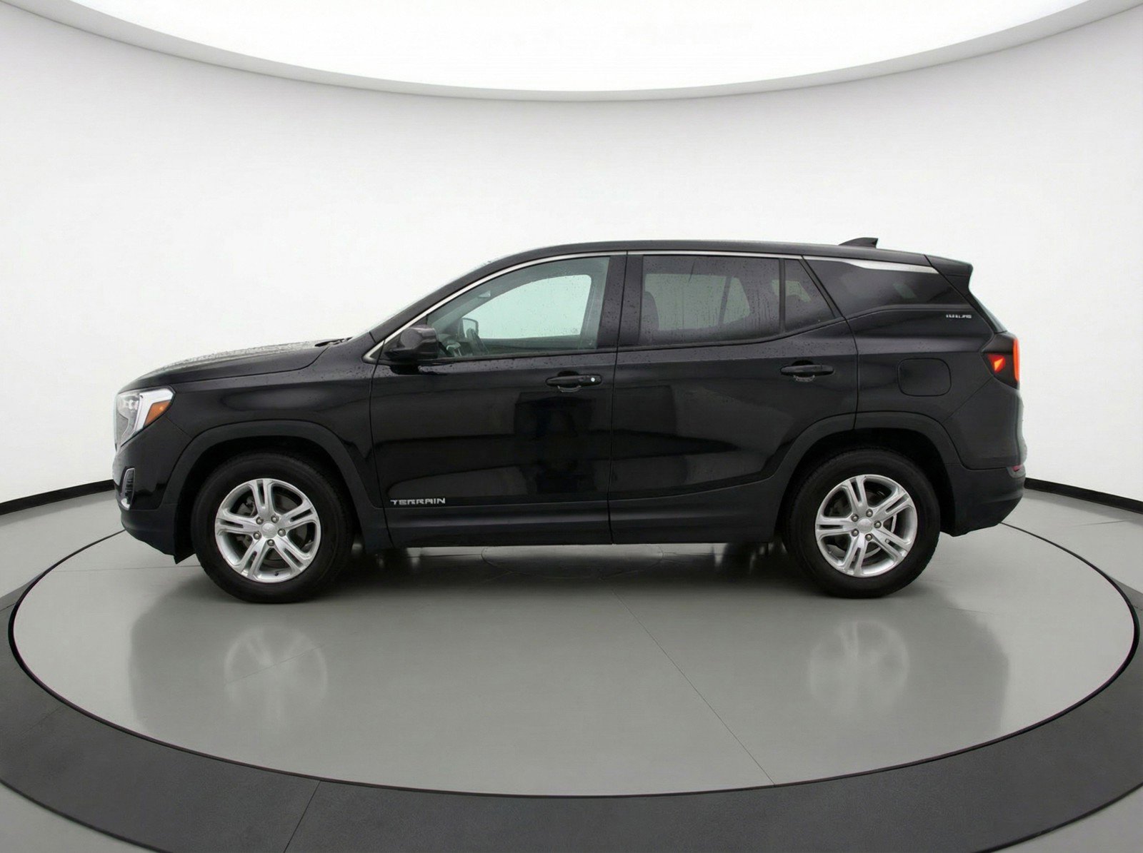 Used 2024 GMC Terrain SLE image 5