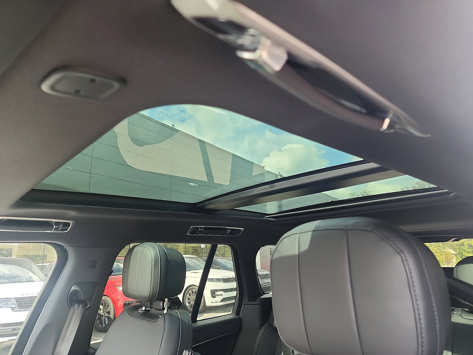 New 2025 Land Rover Range Rover SE image 12