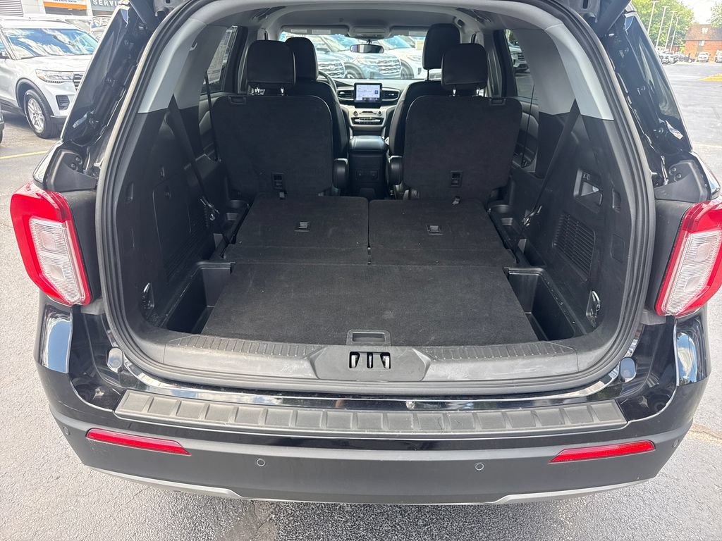 Used 2023 Ford Explorer XLT w/ Equipment Group 202A AWD/4WD image 13