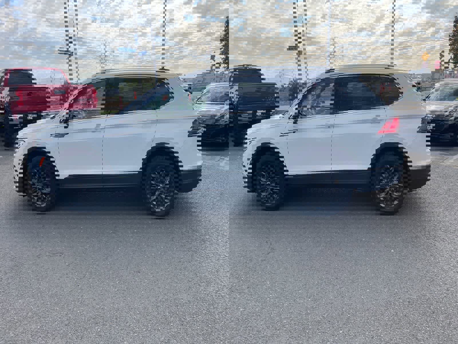 Used 2022 Volkswagen Tiguan SE image 7