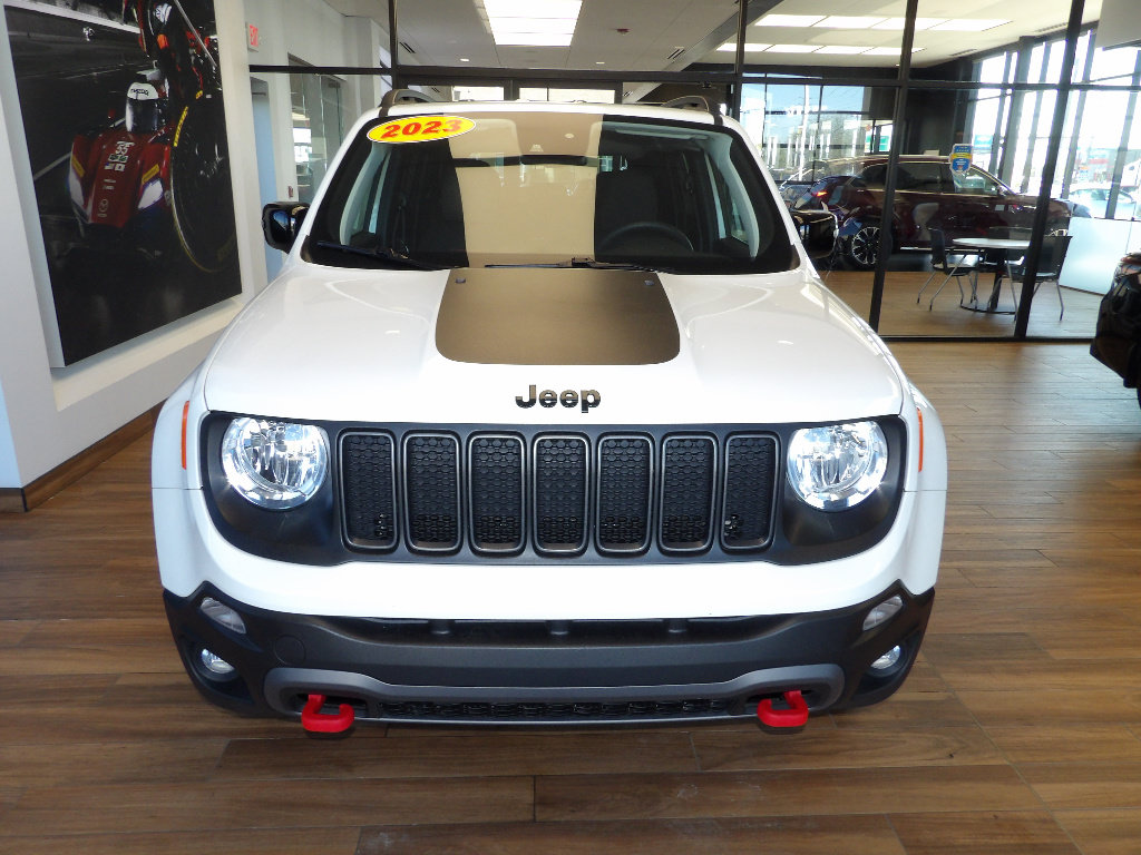 Used 2023 Jeep Renegade Trailhawk AWD/4WD image 2