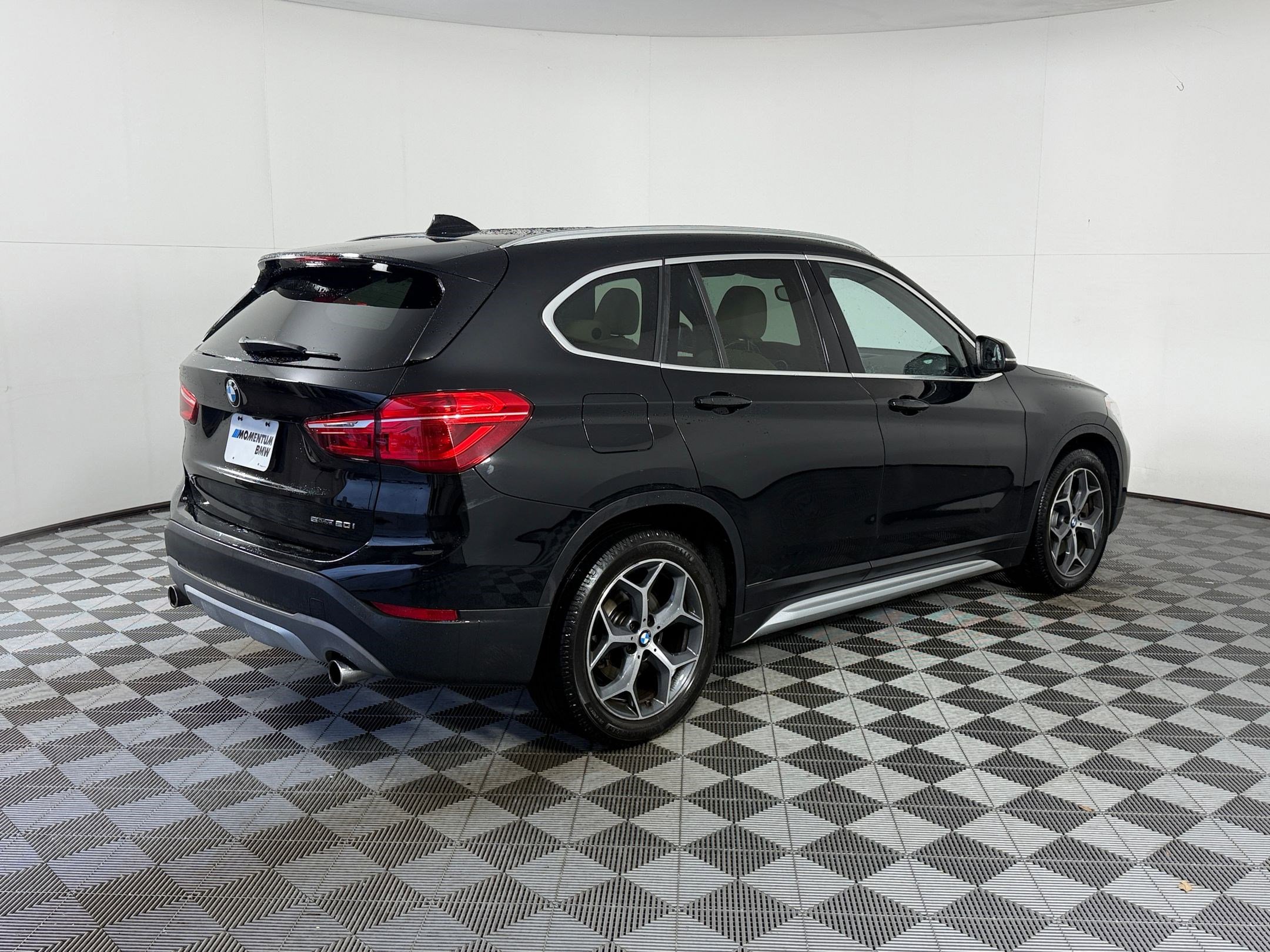 Used 2018 BMW X1 sDrive28i w/ Convenience Package FWD image 9
