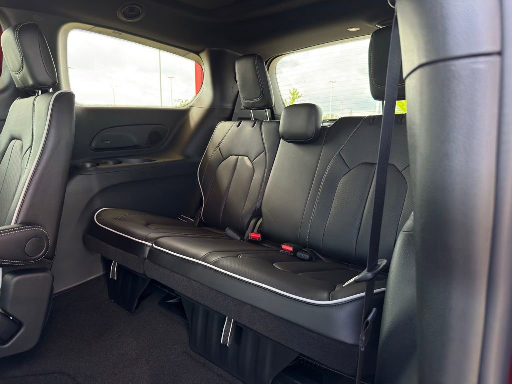 New 2027 Chrysler Pacifica Limited FWD image 41