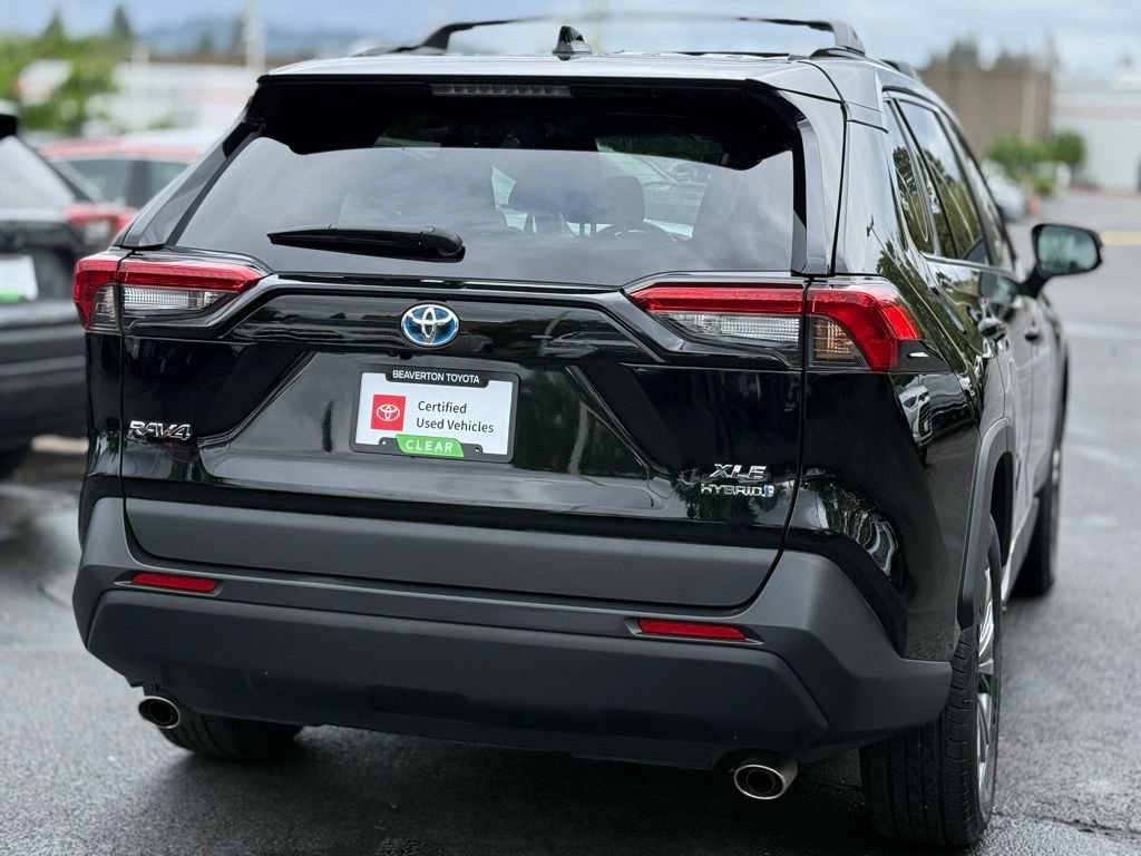 Used 2022 Toyota RAV4 XLE Premium AWD/4WD image 5