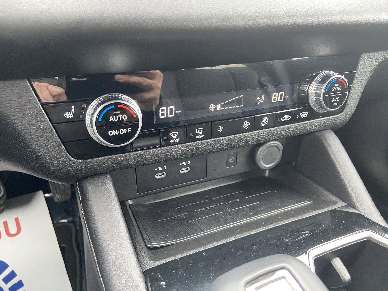 Used 2025 Mitsubishi Outlander SE image 46