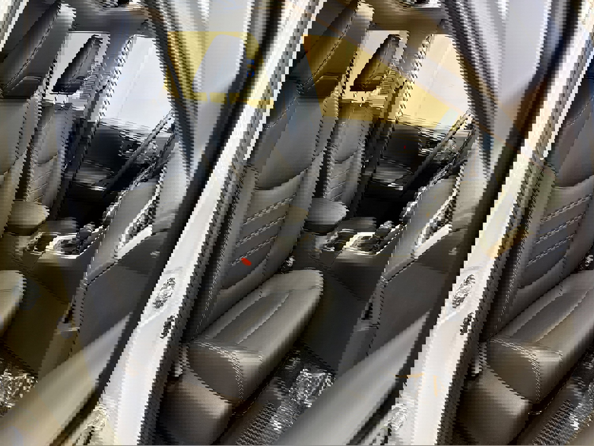 Used 2021 Toyota RAV4 XLE Premium image 19