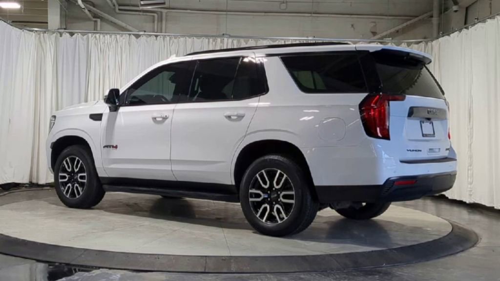 Used 2023 GMC Yukon AT4 w/ Technology Package image 8