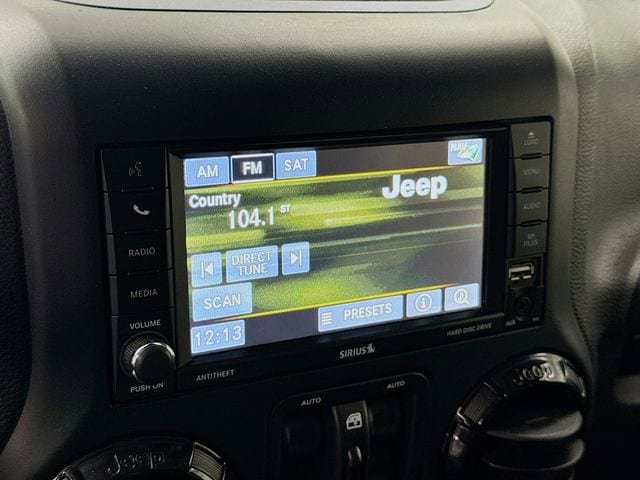 Used 2017 Jeep Wrangler Sahara image 16