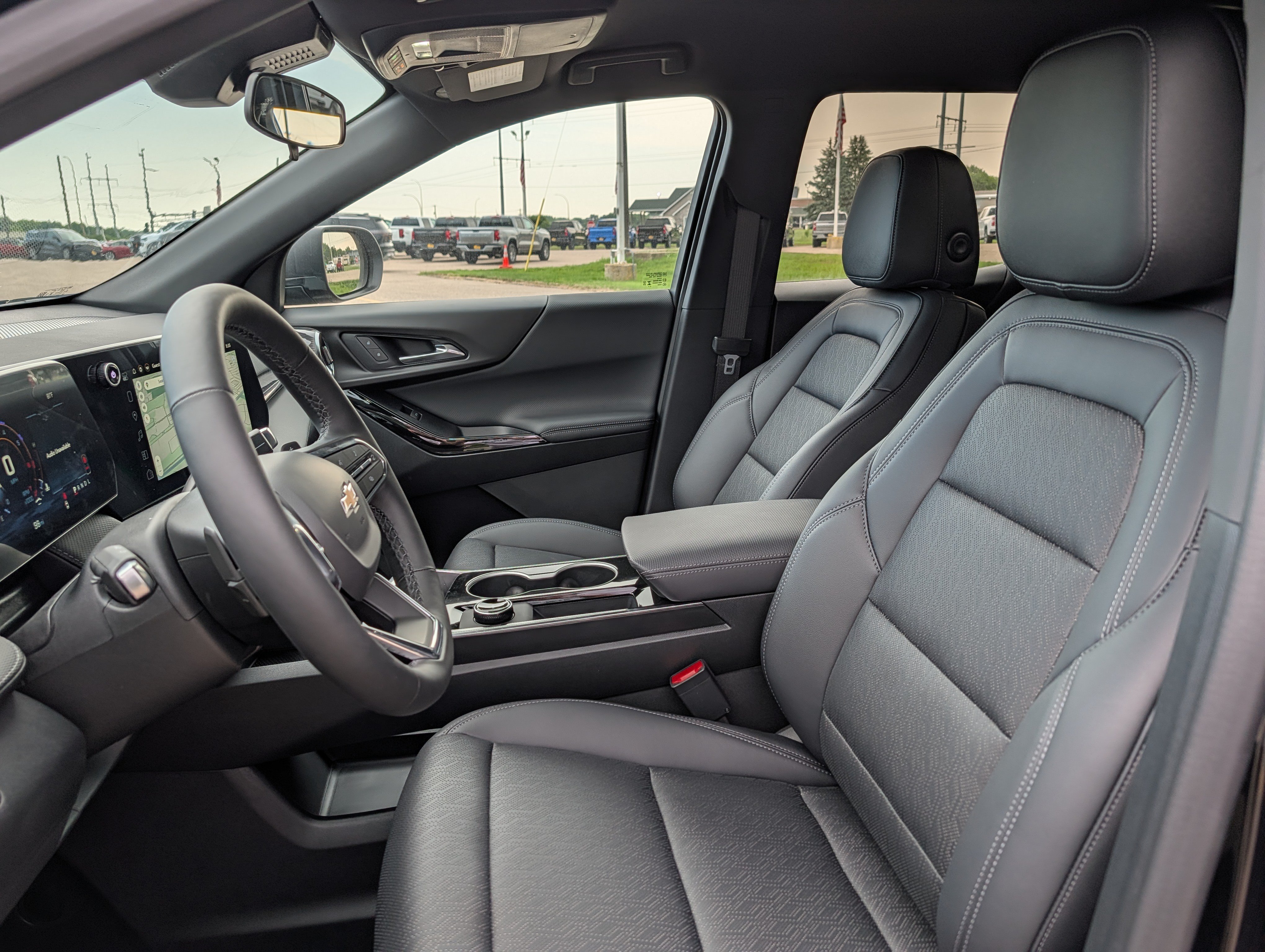 New 2026 Chevrolet Equinox LT w/ Convenience Package II AWD/4WD image 8