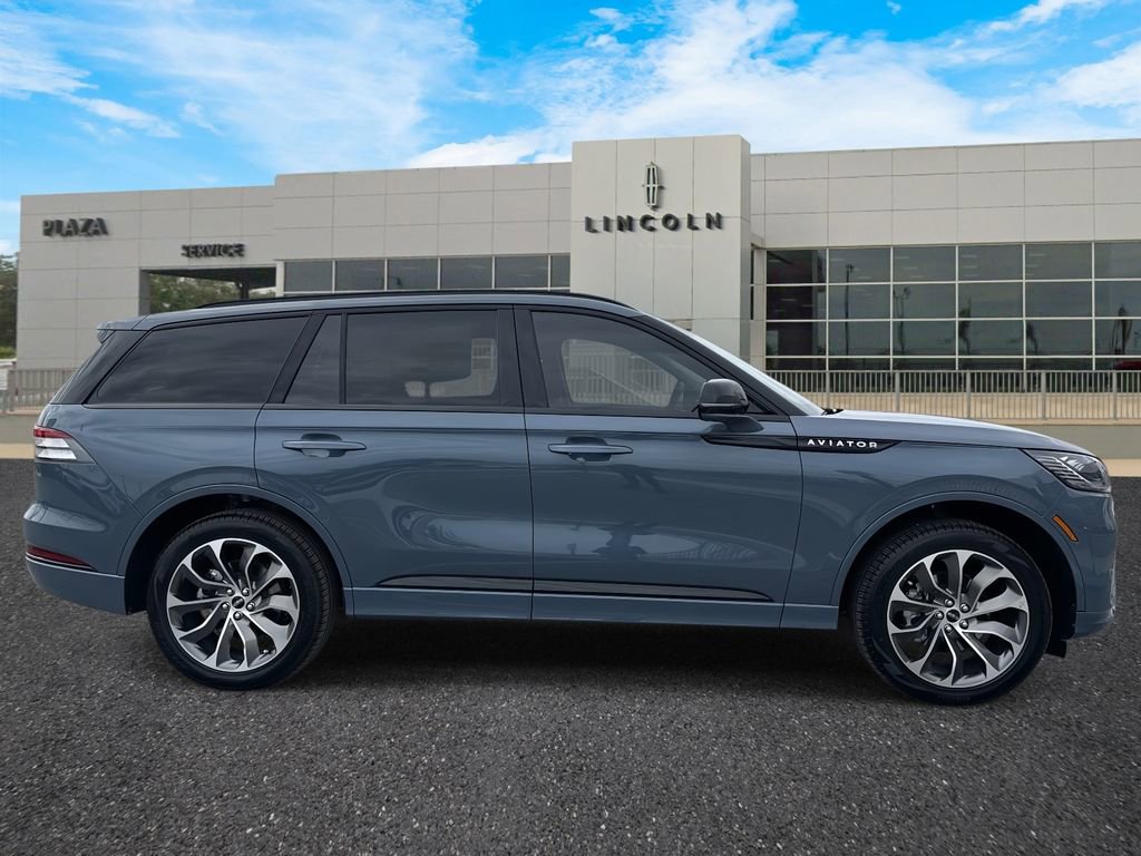 New 2026 Lincoln Aviator AWD image 2