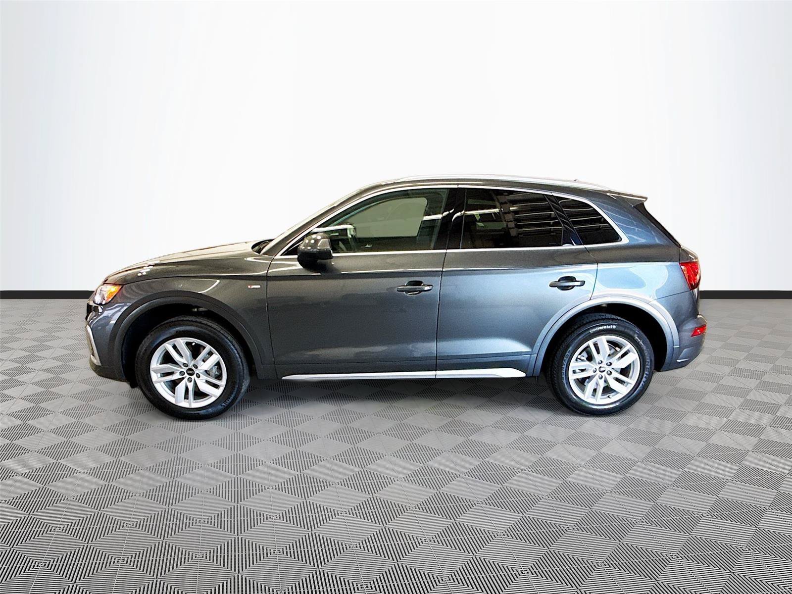 Certified 2023 Audi Q5 2.0T Premium w/ Convenience Package AWD/4WD image 4