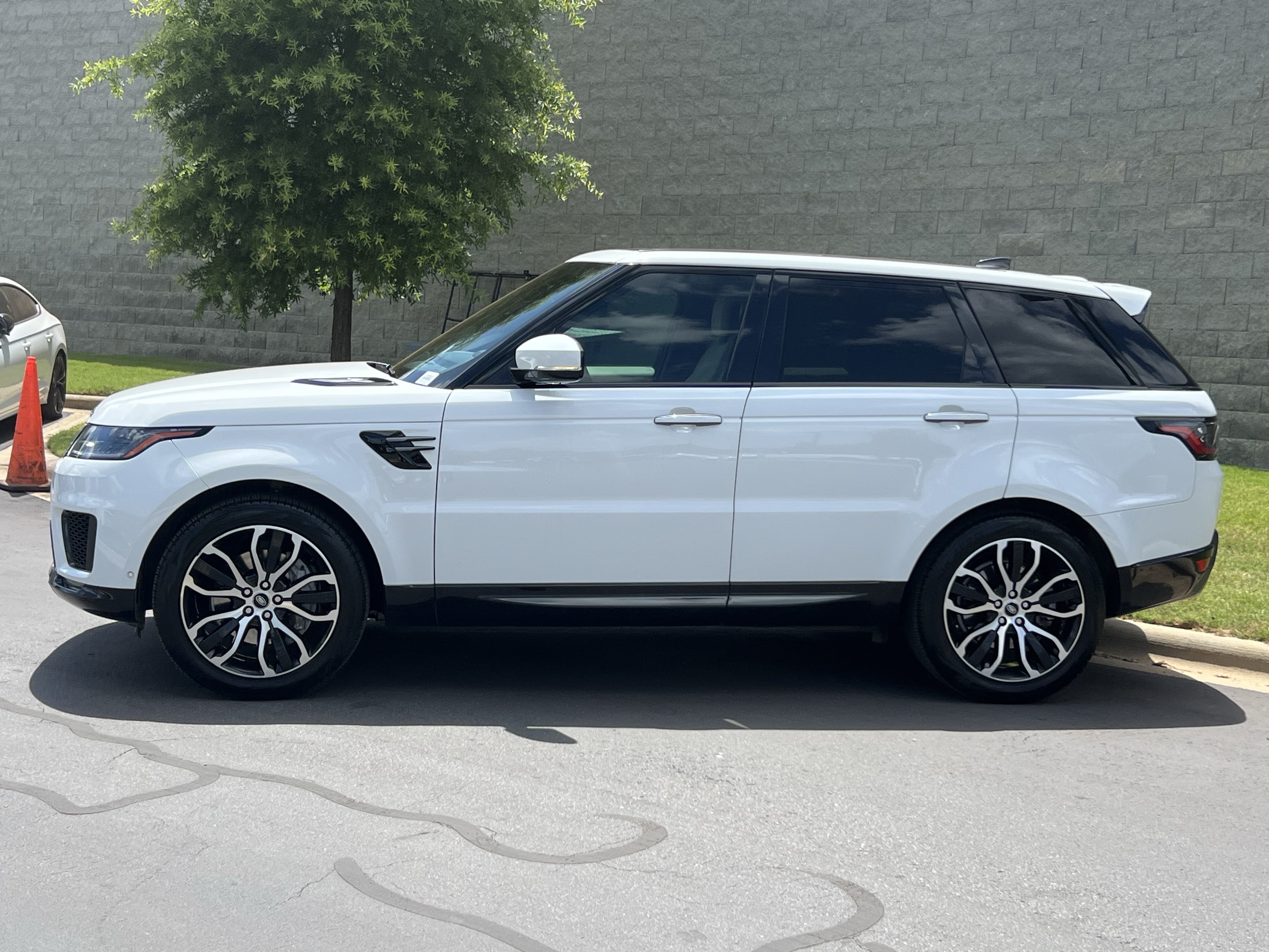 Used 2022 Land Rover Range Rover Sport HSE Silver Edition AWD/4WD image 4