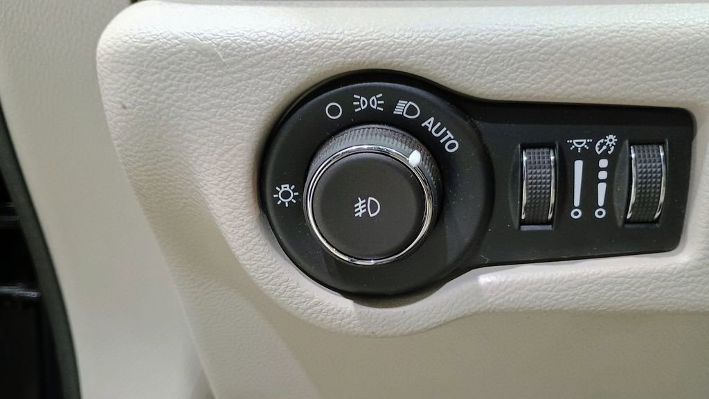 Used 2020 Chrysler Pacifica Limited image 12