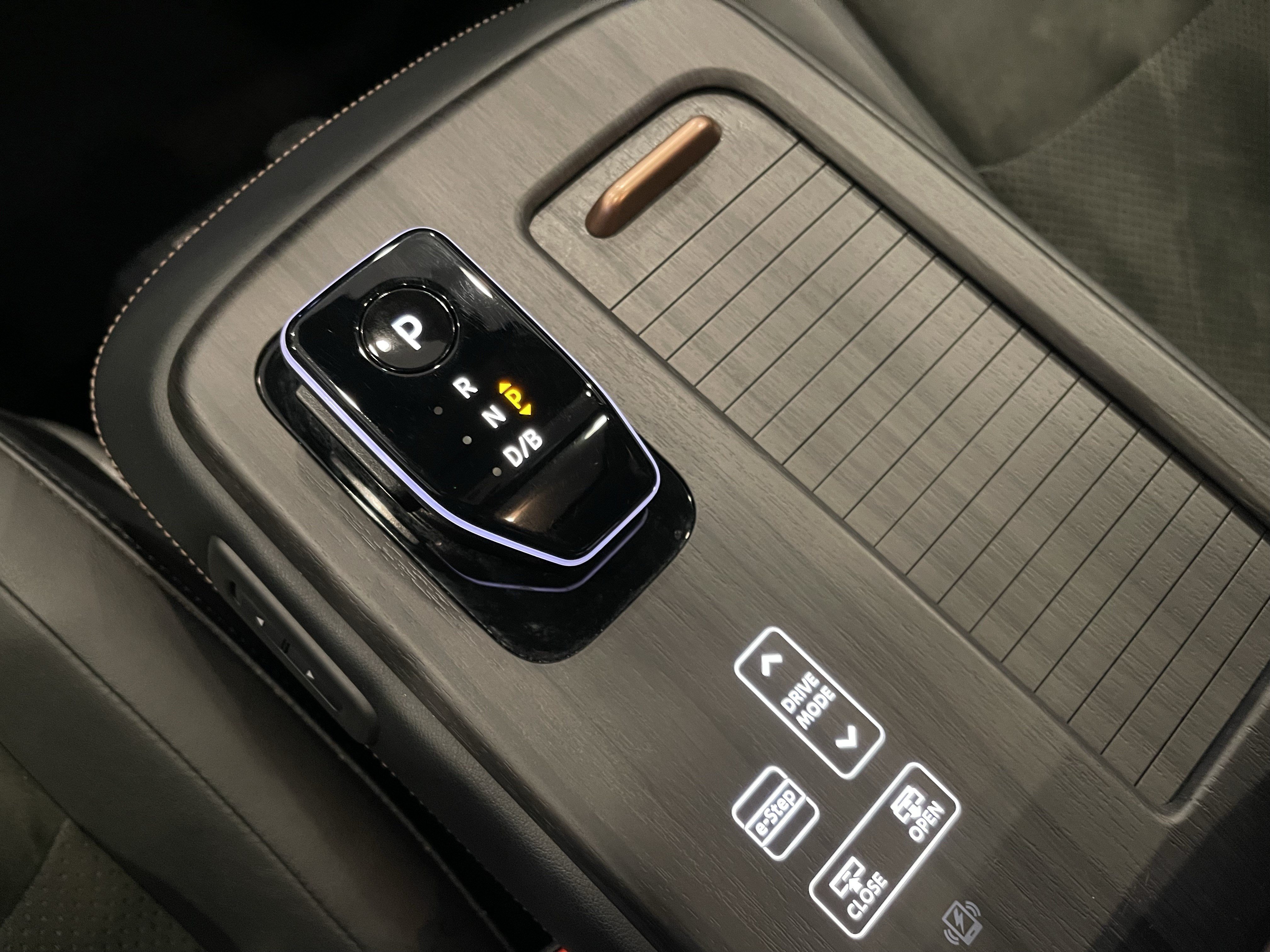 Used 2024 Nissan Ariya AWD image 18
